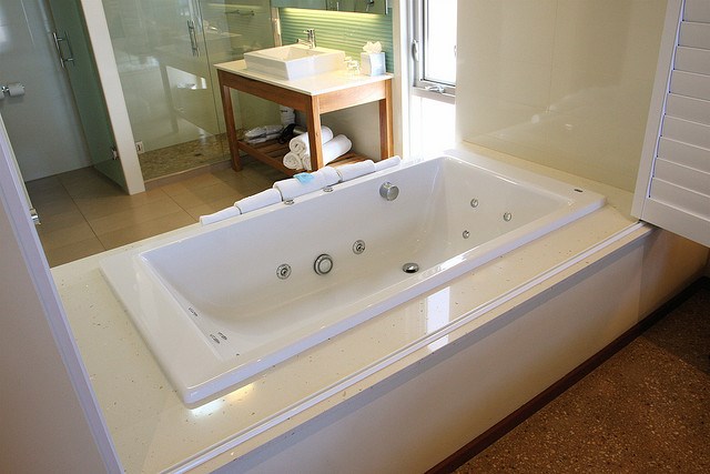 Western style bathtub