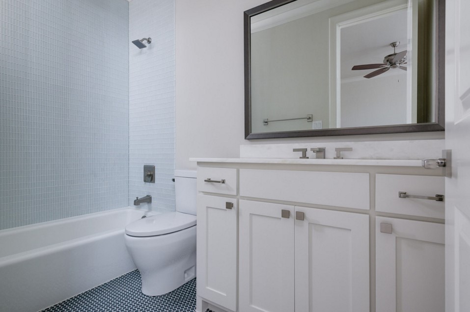 cjb SIGNATURE SERIES HOMES transitional bathroom design - dallas